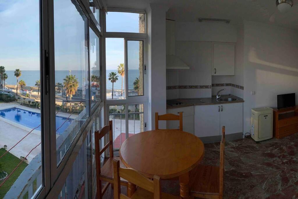 Apartment First Line Of The Sea Benalmádena Exteriör bild