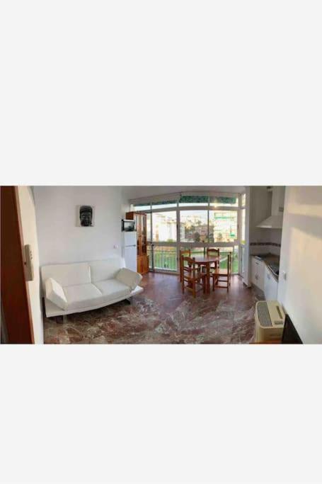 Apartment First Line Of The Sea Benalmádena Exteriör bild