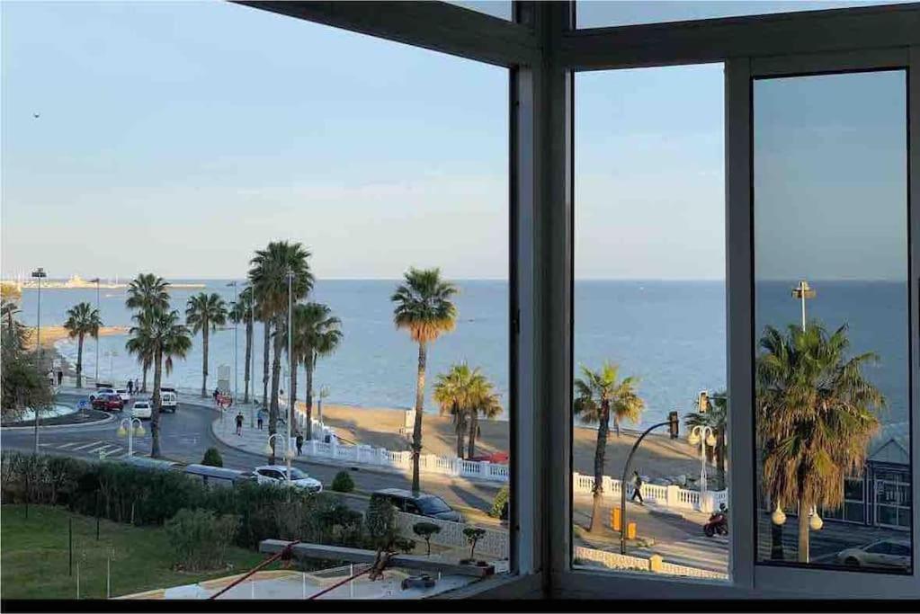 Apartment First Line Of The Sea Benalmádena Exteriör bild